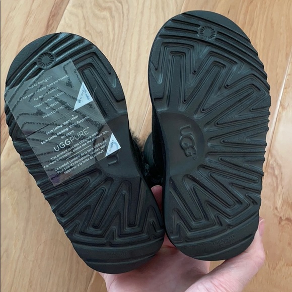 UGG Bailey Button II - Picture 2 of 3